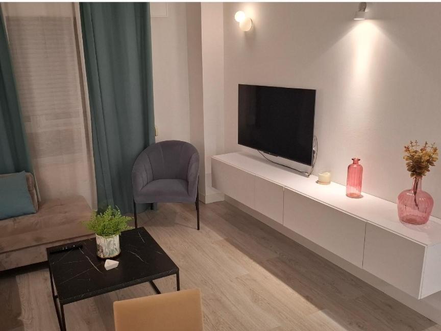 Moderno Apartamento Con Garaje Privado En El Centro De Vigo Room photo