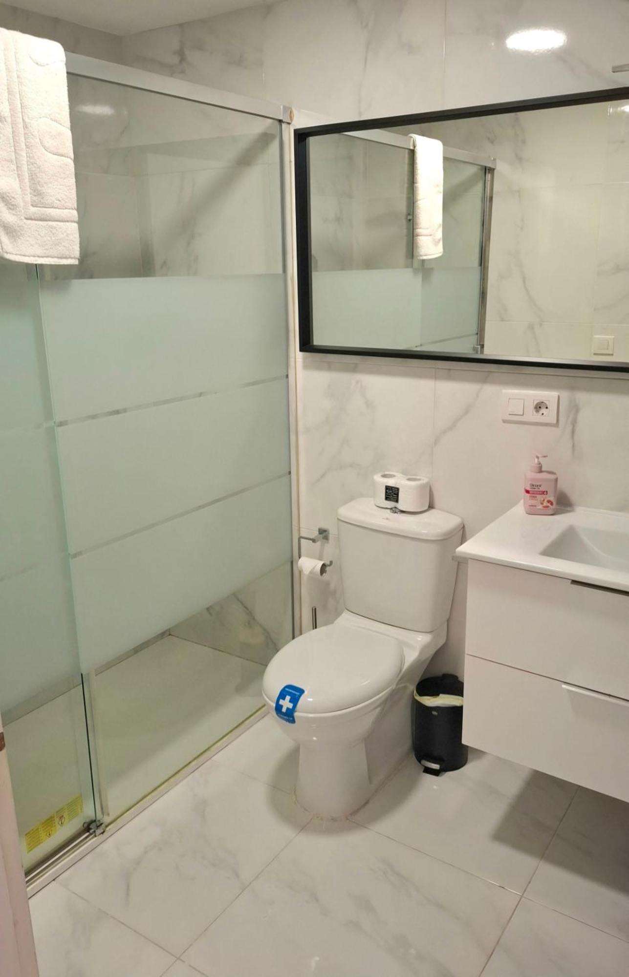Moderno Apartamento Con Garaje Privado En El Centro De Vigo Room photo